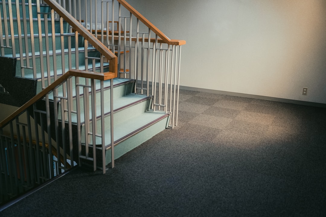 Hoe lang duurt een trap bekleden? Tijdsduur en factoren