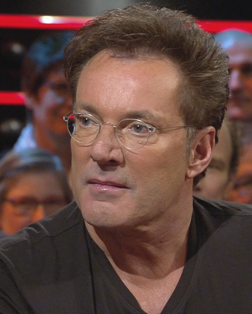 Waar woont Gerard Joling? Zijn villa in Aalsmeer aan het water