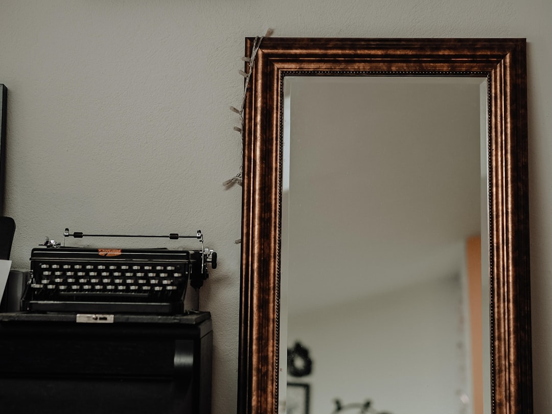 Vintage spiegel als wanddecoratie