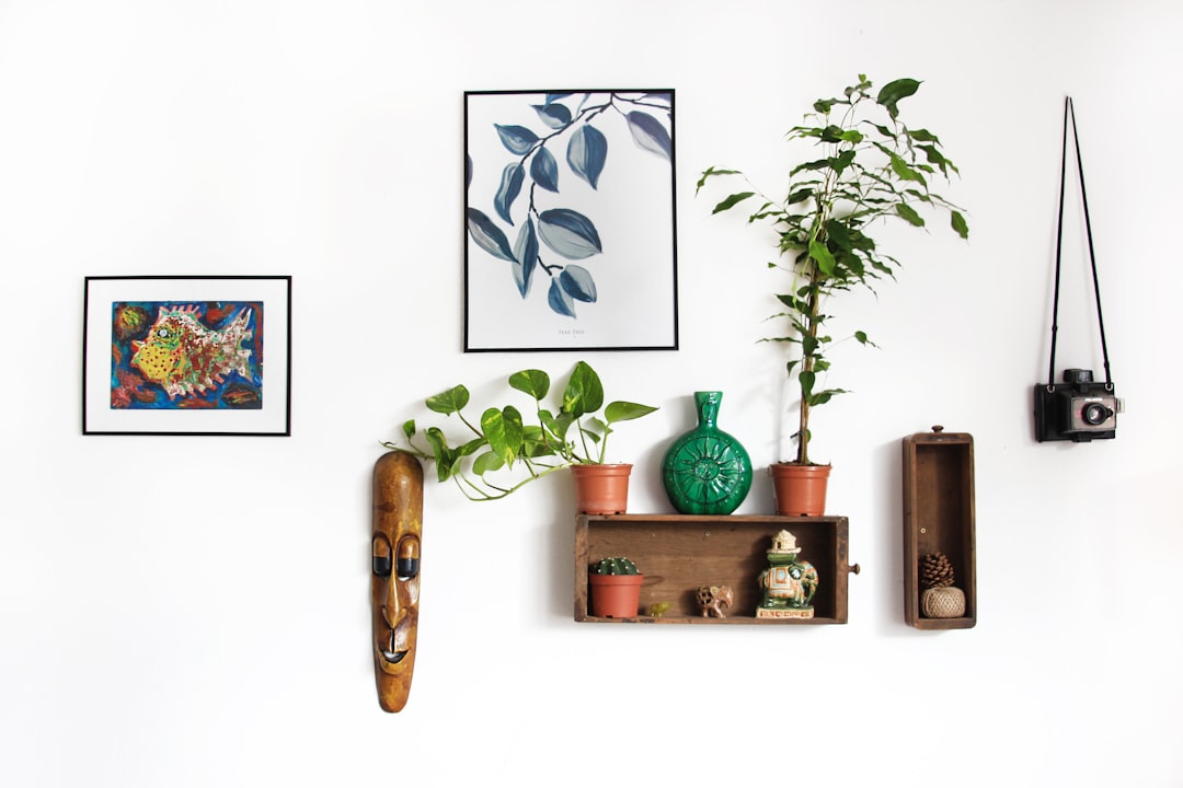 Iets aparts aan de muur hangen: ideeën die niet ophouden bij een schilderij